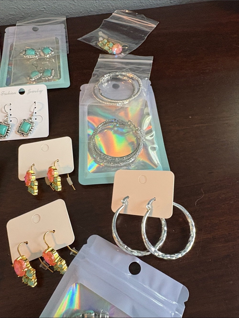 Lot of women’s fashion earrings - Picture 16 of 17